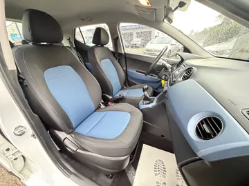 Car image 18
