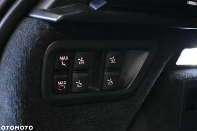 Car image 40