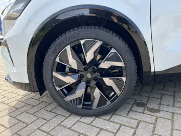 Car image 40
