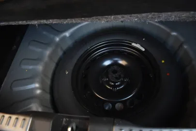 Car image 28