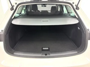 Car image 40