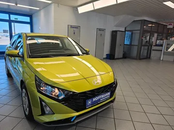 Car image 25