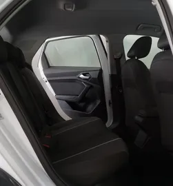 Car image 28