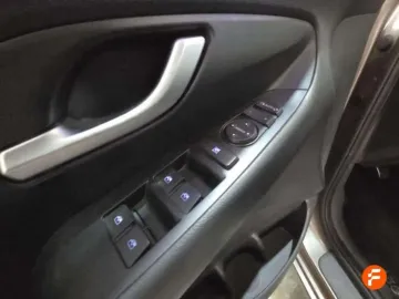 Car image 27