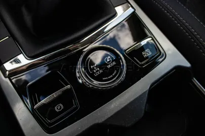Car image 35
