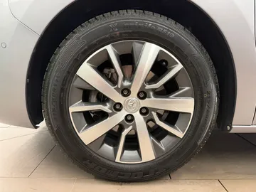 Car image 38