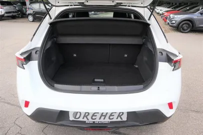 Car image 27