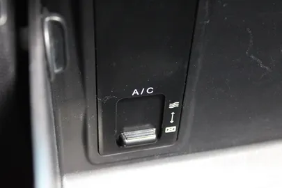 Car image 34