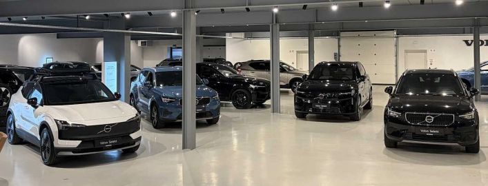 Car image 14