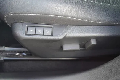 Car image 34