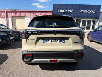 Car image 4