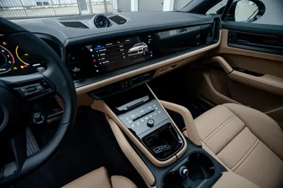 Car image 25