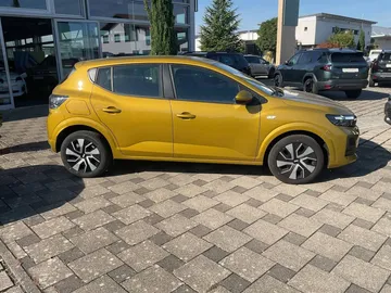 Car image 4