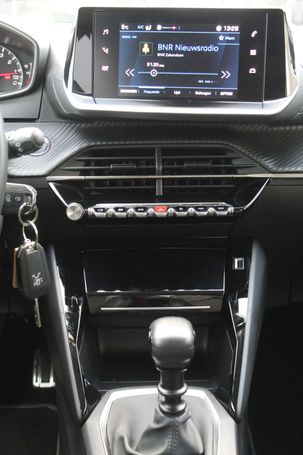 Peugeot 208 PureTech Allure 74 kW image number 23