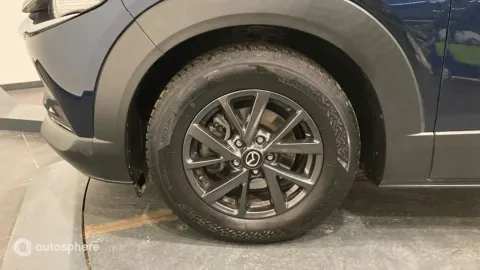 Car image 20