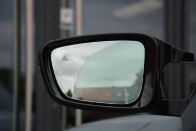 Car image 32