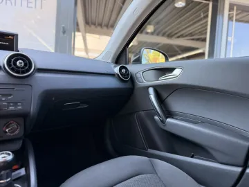 Car image 26