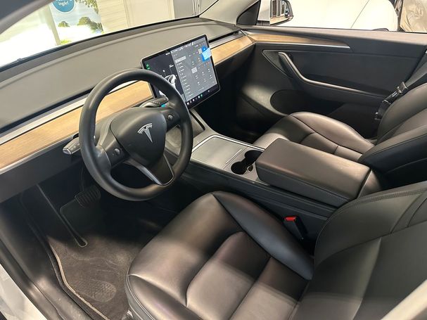 Tesla Model Y Long Range AWD 378 kW image number 8