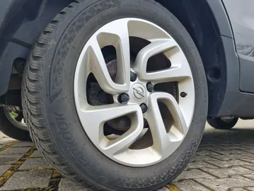 Car image 13