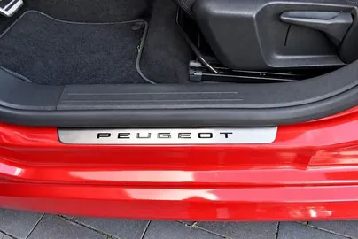 Car image 30