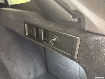 Car image 35