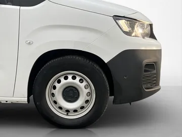Car image 33