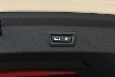 Car image 49