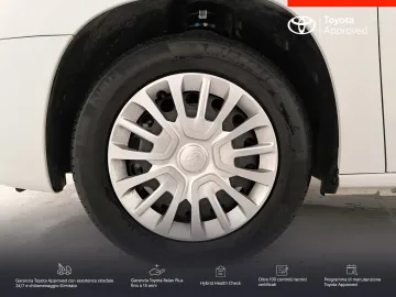 Car image 15