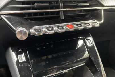 Car image 34