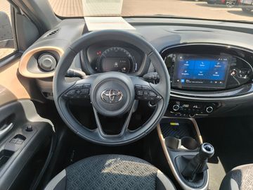 Car image 12