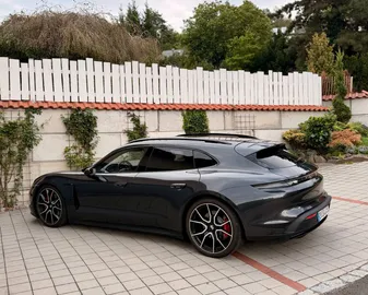 Car image 40