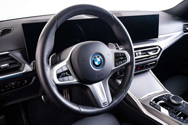 BMW 330e Touring 215 kW image number 18