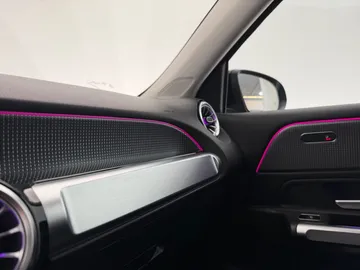 Car image 43