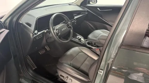 Car image 29