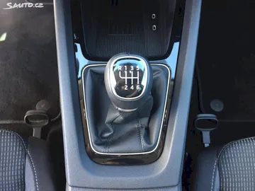 Car image 26