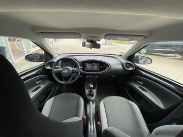 Car image 12