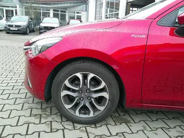 Car image 17