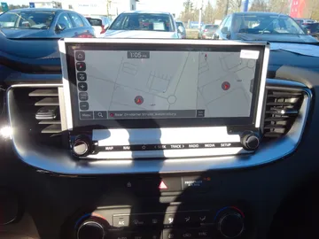 Car image 25