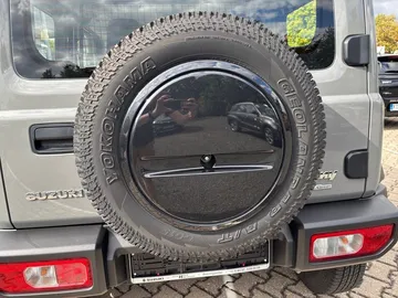 Car image 25