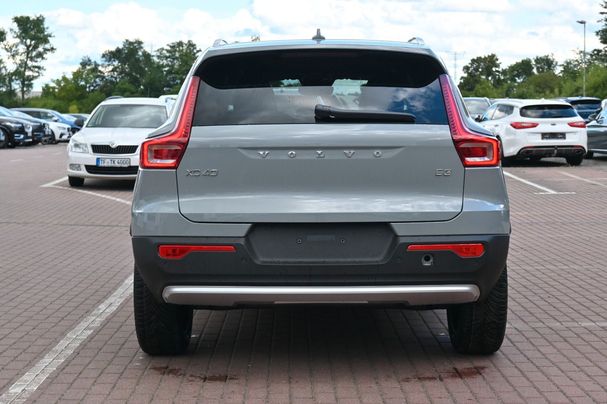 Volvo XC40 B3 Core 120 kW image number 2