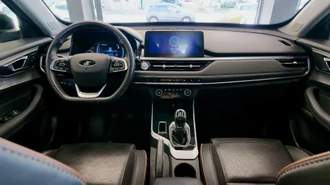 Car image 5