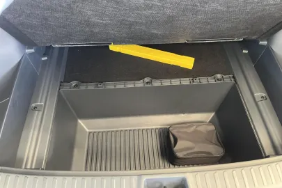Car image 27