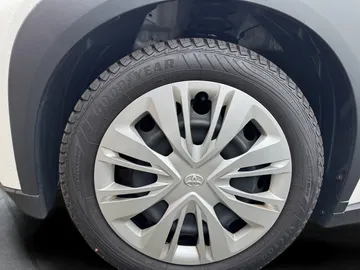 Car image 19