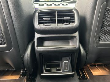 Car image 28