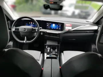 Car image 28