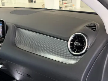 Car image 33