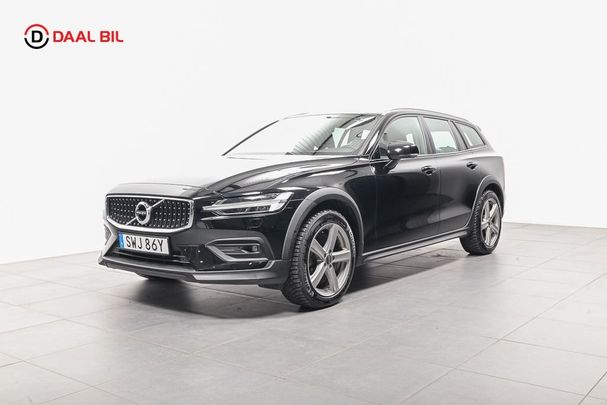 Volvo V60 Cross Country B4 AWD 146 kW image number 1