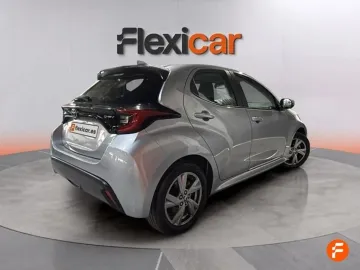 Car image 4