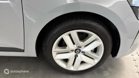 Car image 20