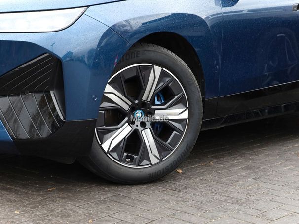 BMW iX xDrive40 240 kW image number 6